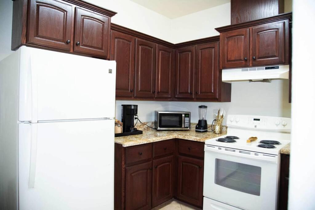 1 Min To University Utrgv 2Bd 2Bt Town Suite Единбург Екстериор снимка