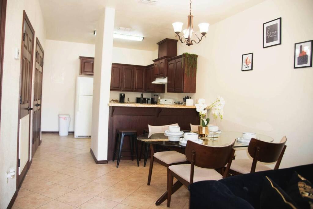 1 Min To University Utrgv 2Bd 2Bt Town Suite Единбург Екстериор снимка